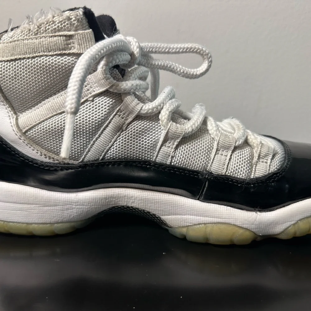 Jordan 11 Retro GS Concord. Size 7Y. Limited edition from 2018.
